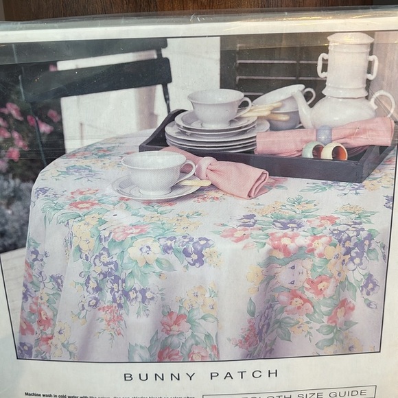 Lifestyles By Bardwill Bunny Patch 60x84 oblong tablecloth,Easter,Spring, floral - Picture 2 of 6